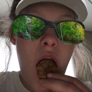 Meet your Posher, Manuel